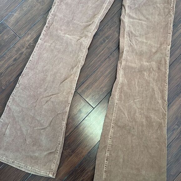 Textile Elizabeth & James Corduroy NEW Flared Jeans - Size 28 - NWT - Picture 2 of 6